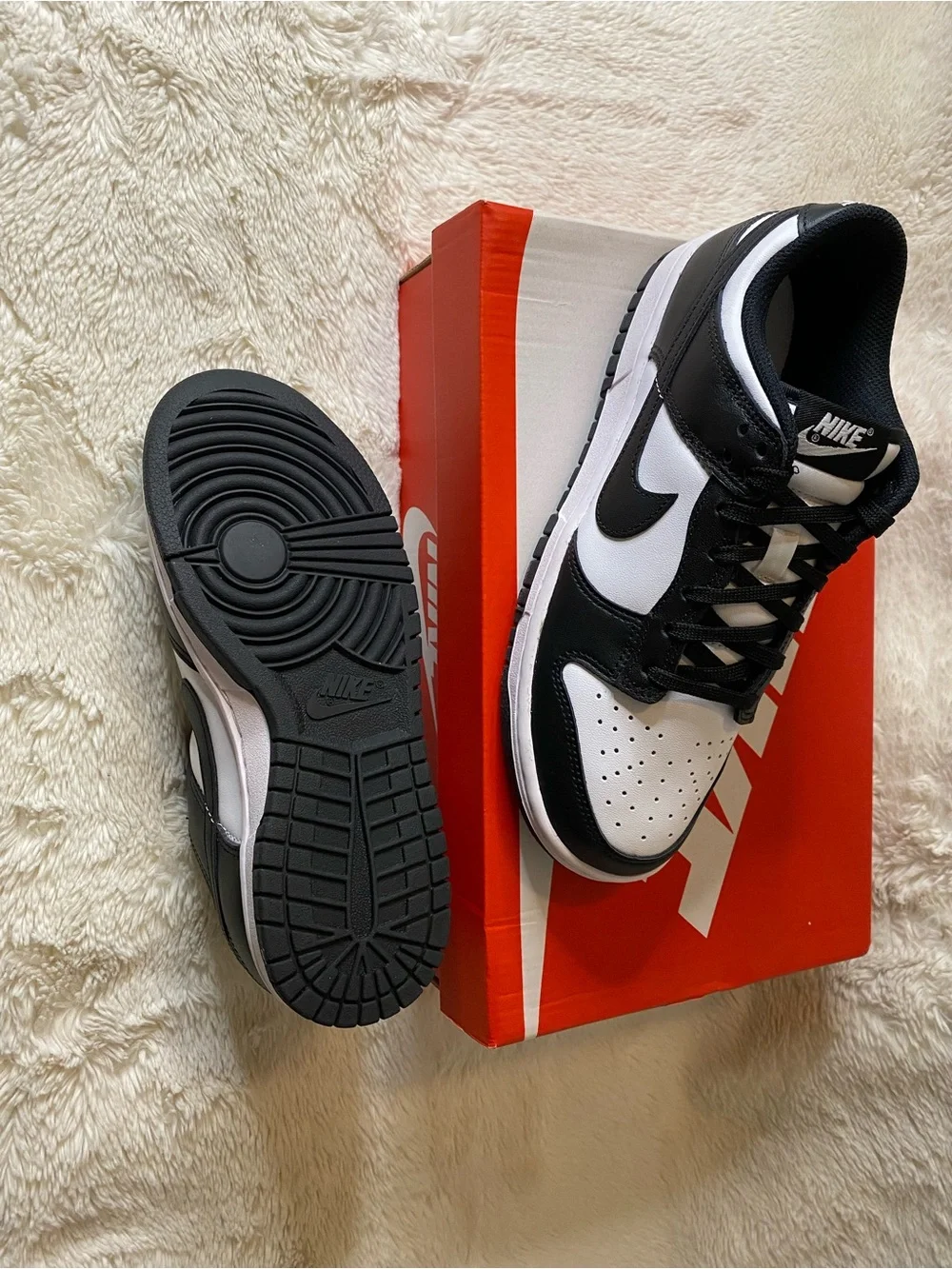Nike Men's Black and White Low-Top Dunk-Style Sneakers